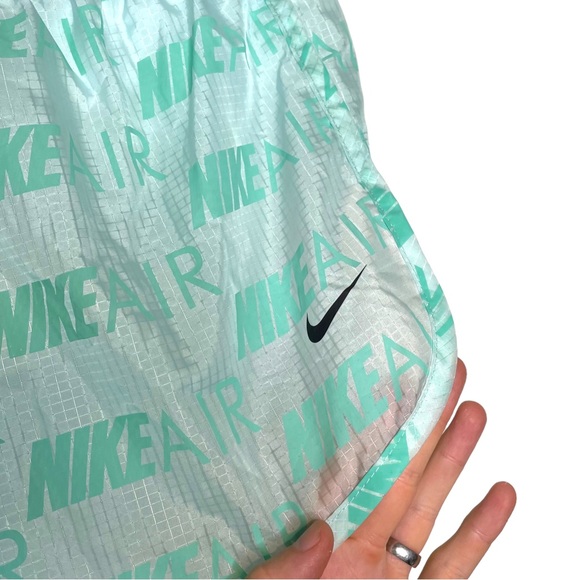 Nike Dri-Fit tempo shorts - Picture 2 of 8